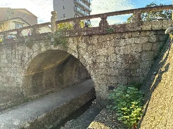石造の真円アーチが架かる堀川第一橋